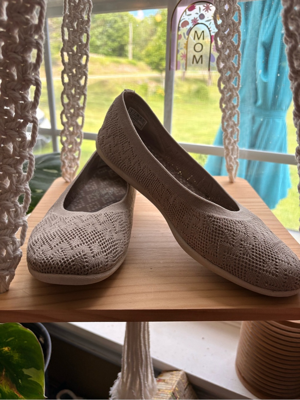 Skechers Light Beige Knit Slip-On Ballet Flats. Ladies size 8 - Picture 1 of 7